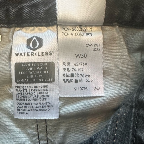 Levi 501 Jean Cut Off Shorts Raw Hem Button Fly Black Denim Size 30 Women’s - Picture 9 of 12